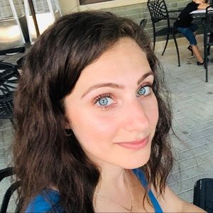 Meet your Posher, Cynthia